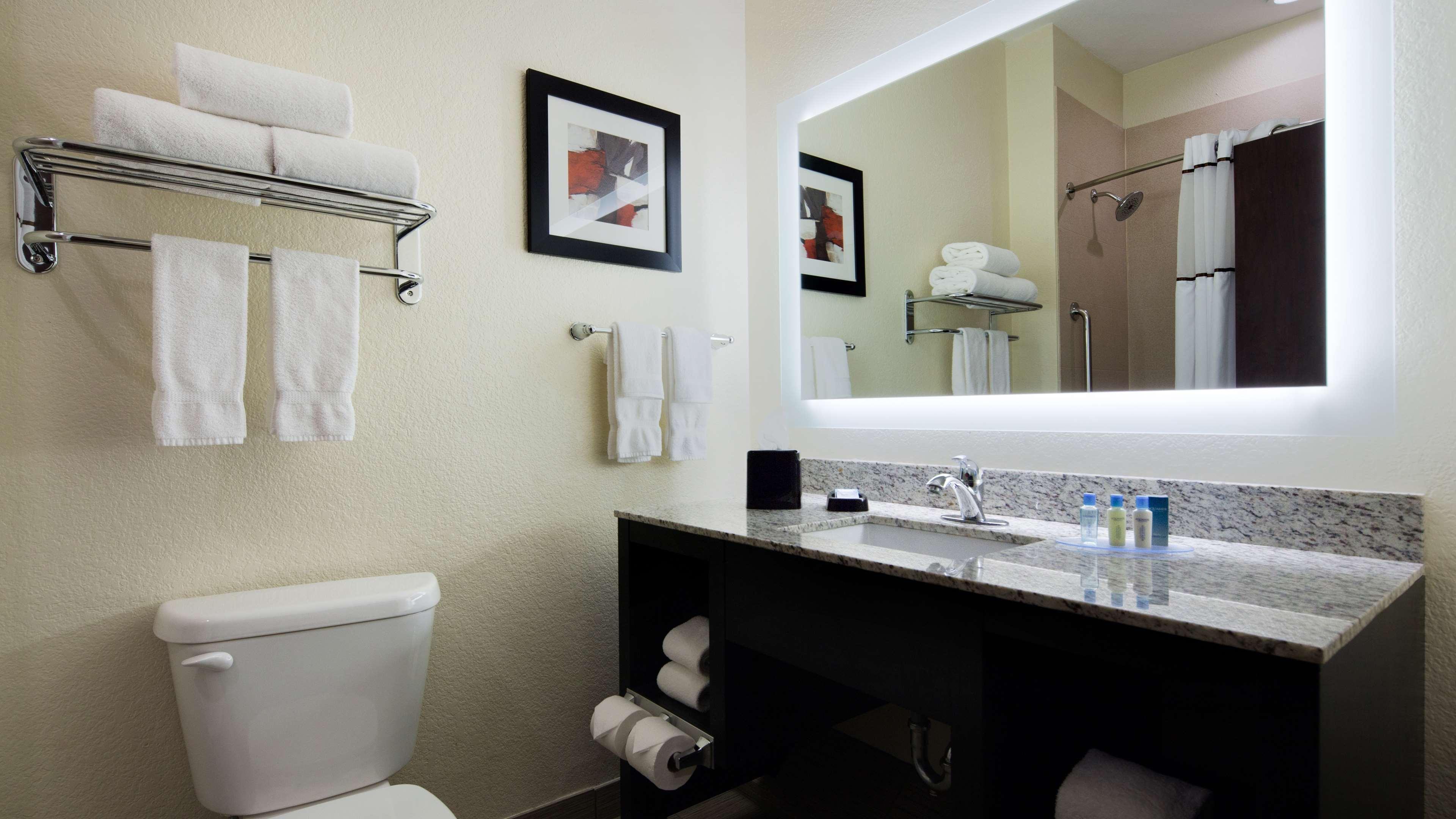 Best Western Plus Fairview Inn & Suites Bagian luar foto